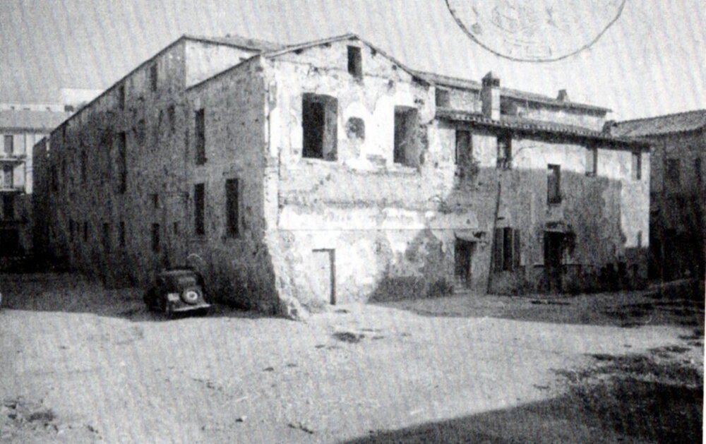 Largo Cairoli - convento santa teresa (anni'40).jpg