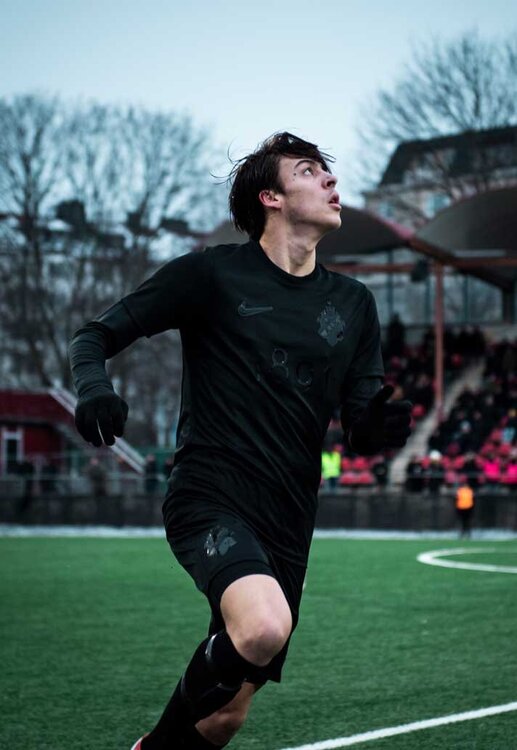 4-aik-on-pitch-black-edition.thumb.jpg.ebf34af480d13e8eb8e8166a5a005b3f.jpg
