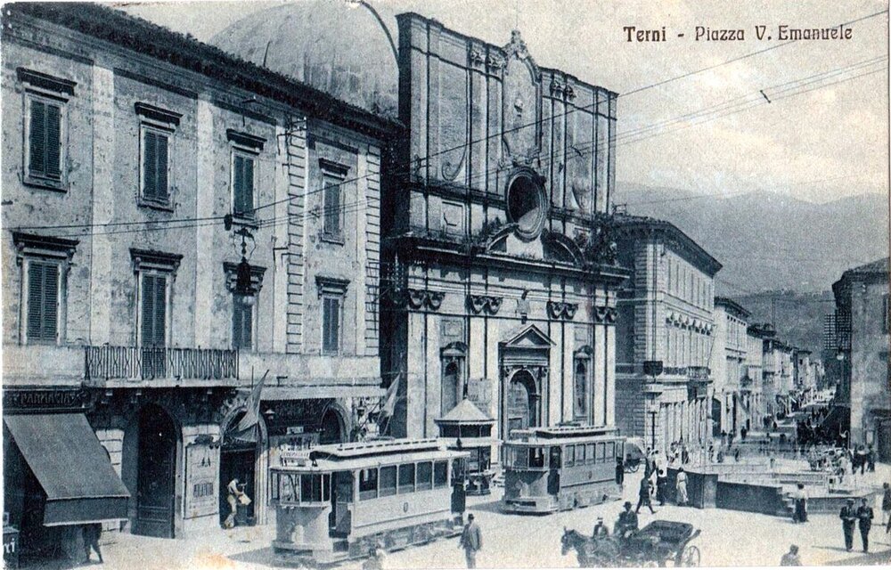 Piazza della Repubblica (1900) a.jpg